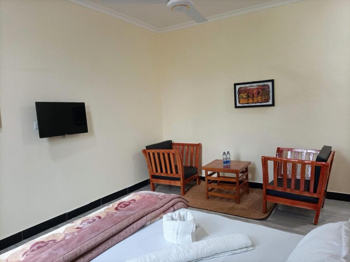 Chibuba Airport Accommodation ดาร์เอสซาลาม ภายนอก รูปภาพ