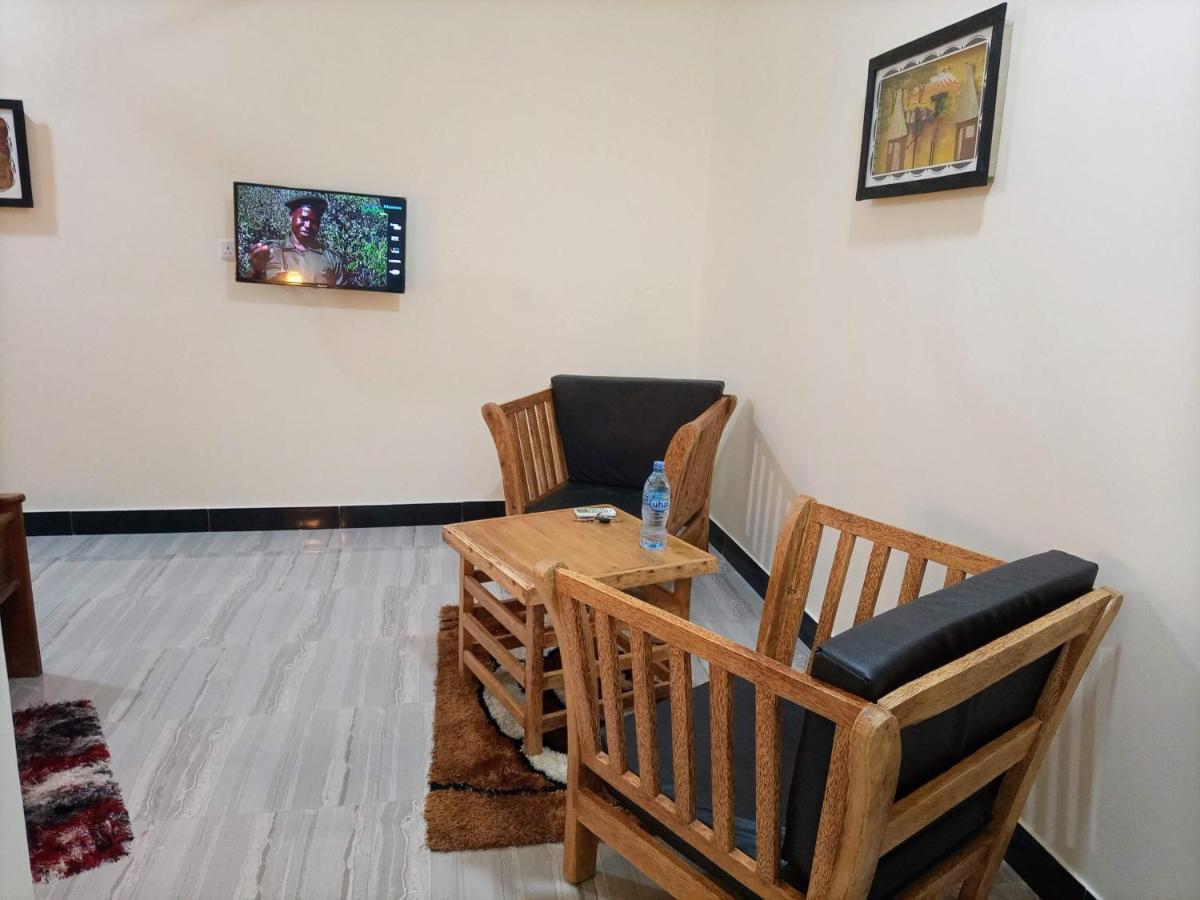 Chibuba Airport Accommodation ดาร์เอสซาลาม ภายนอก รูปภาพ